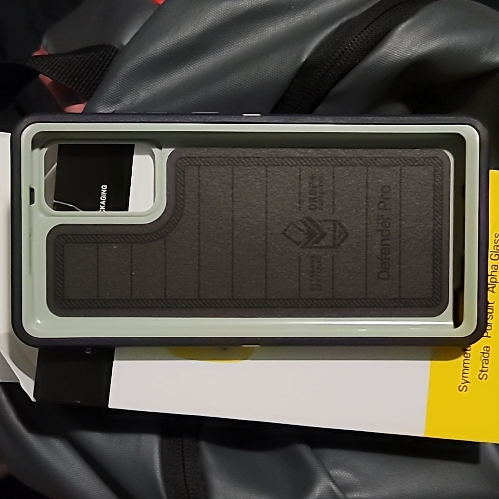 OtterBox Defender Screenless Series Galaxy Note 20 - Picture 7 of 8